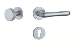 Klika na dveře AT - CYNIA - R 7S OCS - Chrom broušený