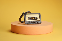 MTM219-04 MTM - KLÍČENKA - Kazeta zlato-černá