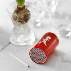 SN - DESIGNOVÉ ZÁPALKY V DÓZE Červená lesklá / stříbrný lesklý emblém