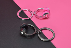 MTM074-02 MTM - KLÍČENKA - Sluchátka černá