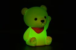 DHINK436-01 DHK - Silikonová noční lampička - Žlutý medvídek 