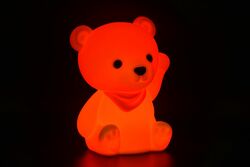 DHINK436-01 DHK - Silikonová noční lampička - Žlutý medvídek 