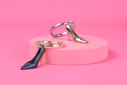 MTM977-01 MTM - KLÍČENKA - Střevíc černý 