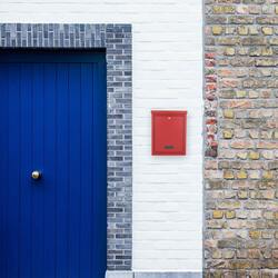 RR - POŠTOVNÍ SCHRÁNKA - BRIGHTON - T04504 Červená